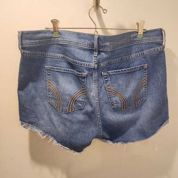 Hollister women's Denim Short.soze 32 - Picture 5 of 6